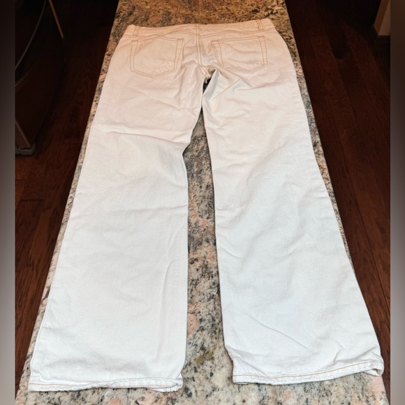 NWOT Old Navy low waist, boy-cut fit white distressed jeans. Size 8 - Picture 3 of 16